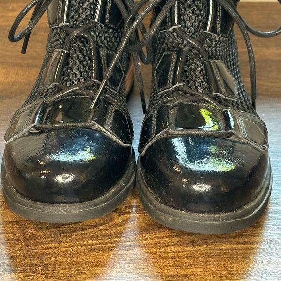 Sorel Major Black Mesh & Patent Lace Up Boots - size 6 - Picture 3 of 8